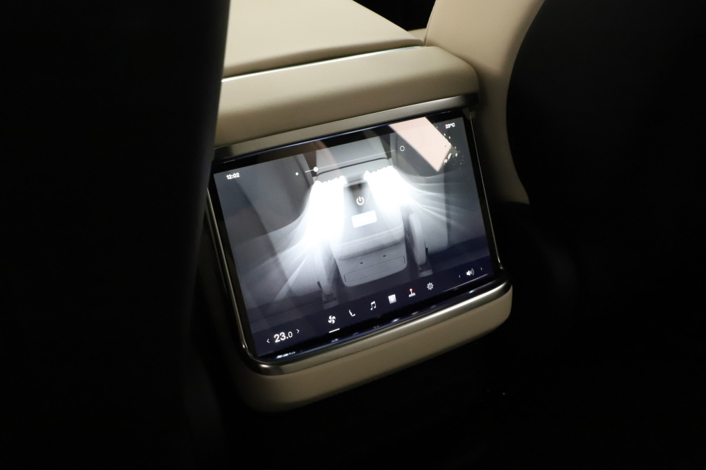 Tesla Model X 4x4 2023 19