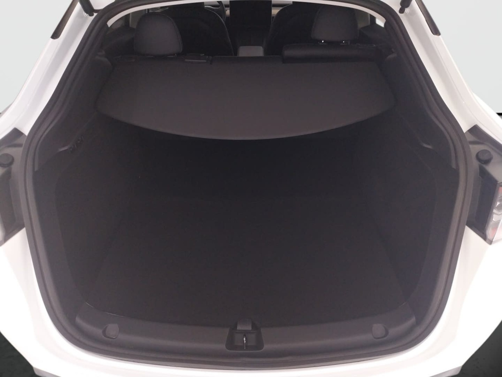 Tesla Model Y 4x4 2023 17