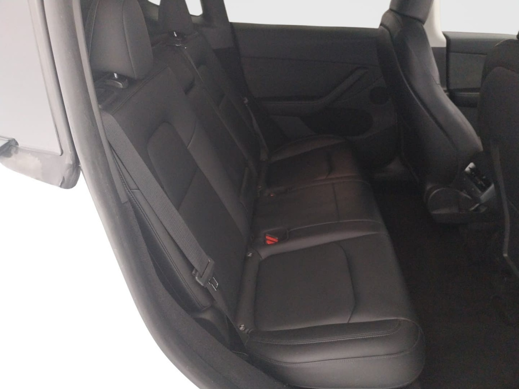 Tesla Model Y 4x4 2023 11