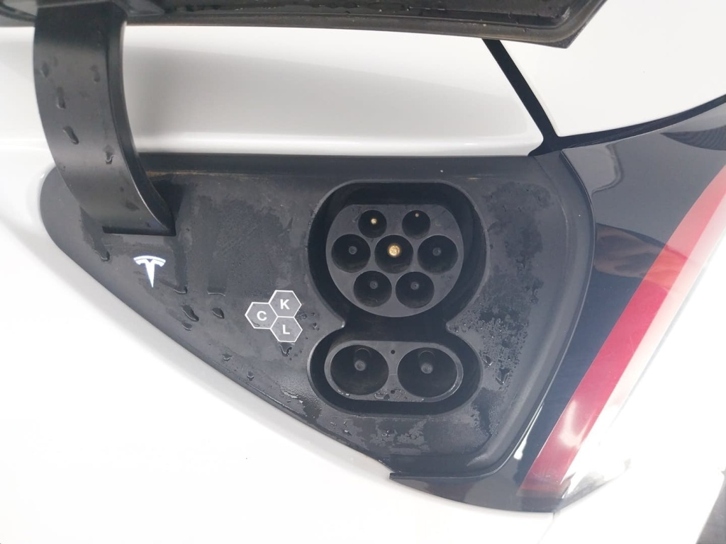 Tesla Model Y 4x4 2023 20