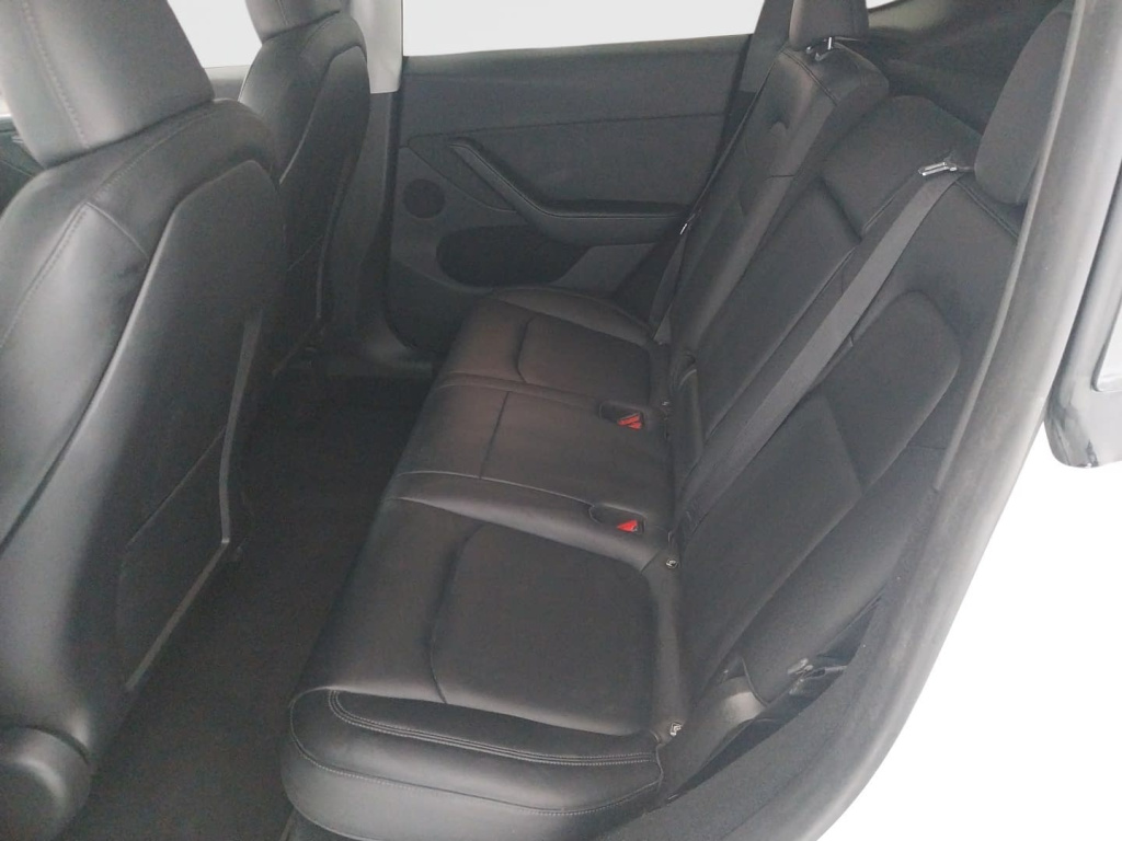 Tesla Model Y 4x4 2023 12