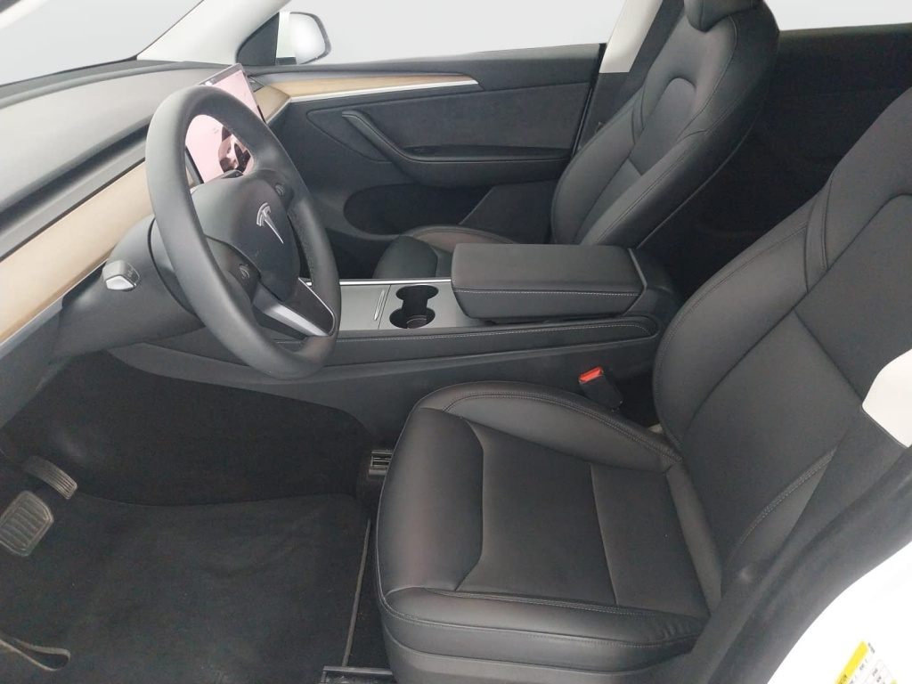 Tesla Model Y 4x4 2023 13
