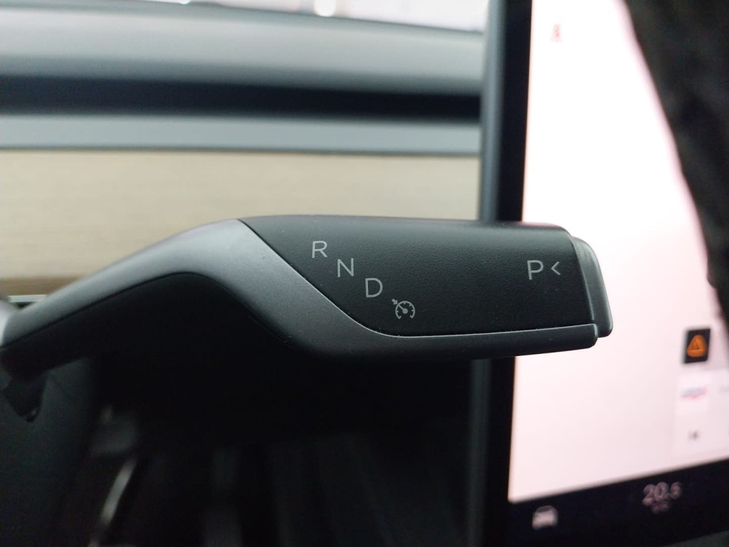 Tesla Model Y 4x4 2023 16