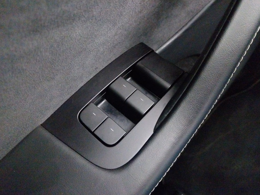 Tesla Model Y 4x4 2023 22