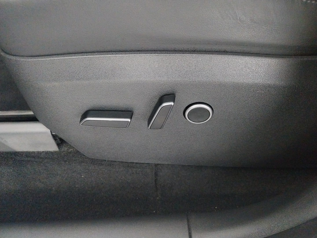 Tesla Model Y 4x4 2023 19