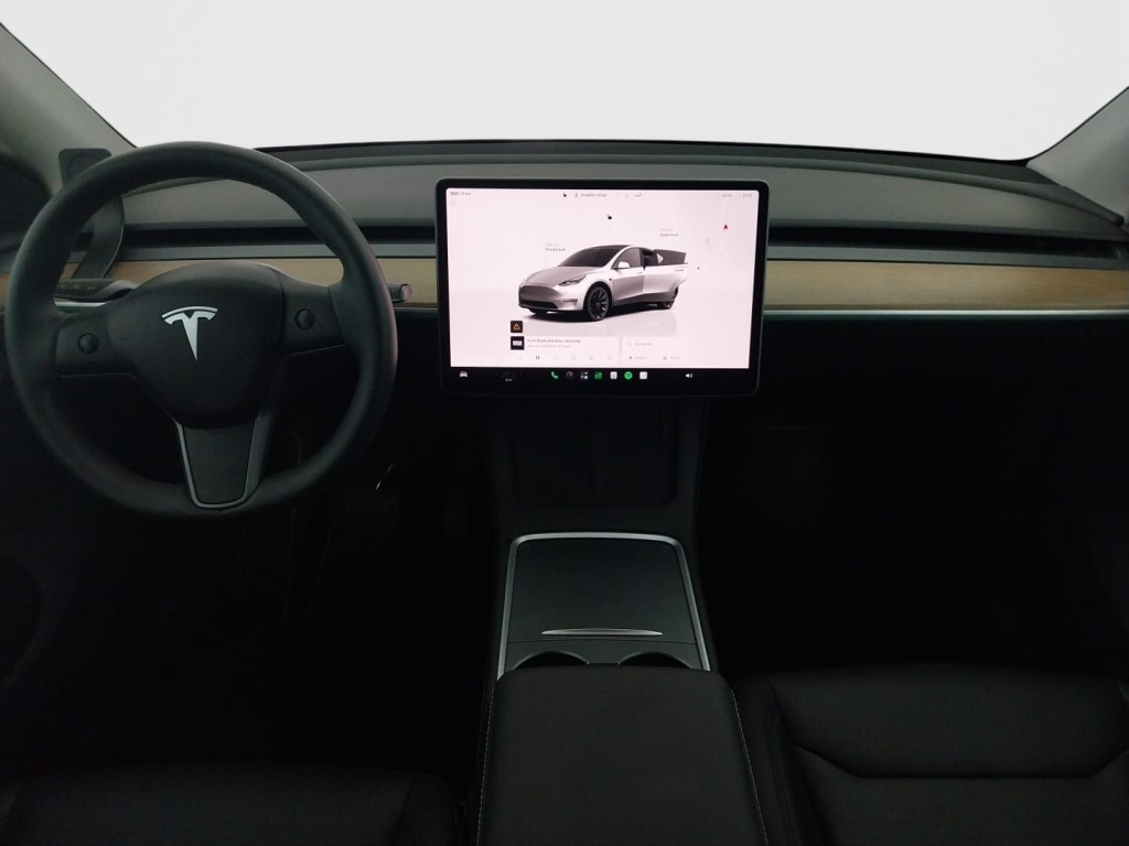 Tesla Model Y 4x4 2023 9