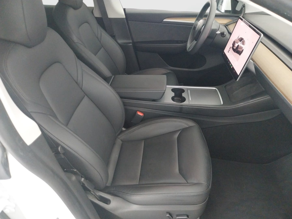Tesla Model Y 4x4 2023 10