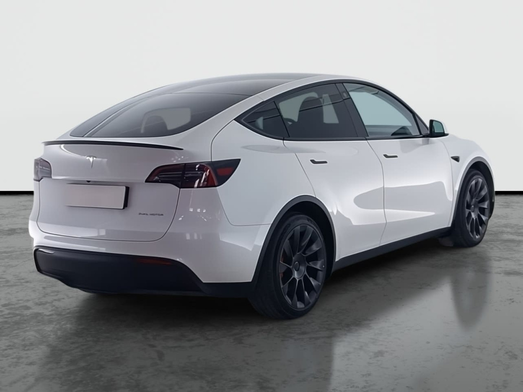 Tesla Model Y 4x4 2023 7