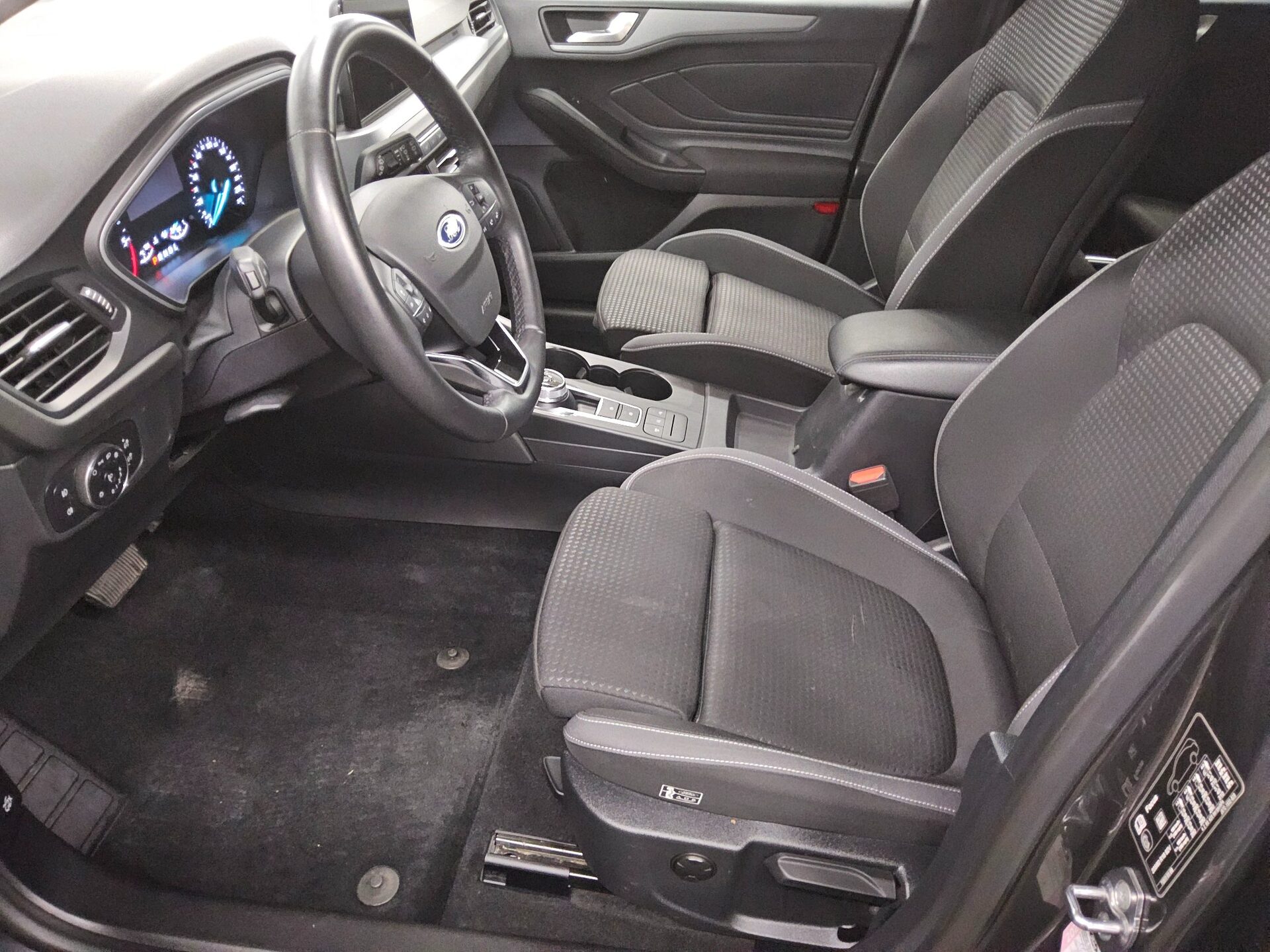 Ford Focus Turnier 1.5 EB Cool&Connect Navi LED AHK 8