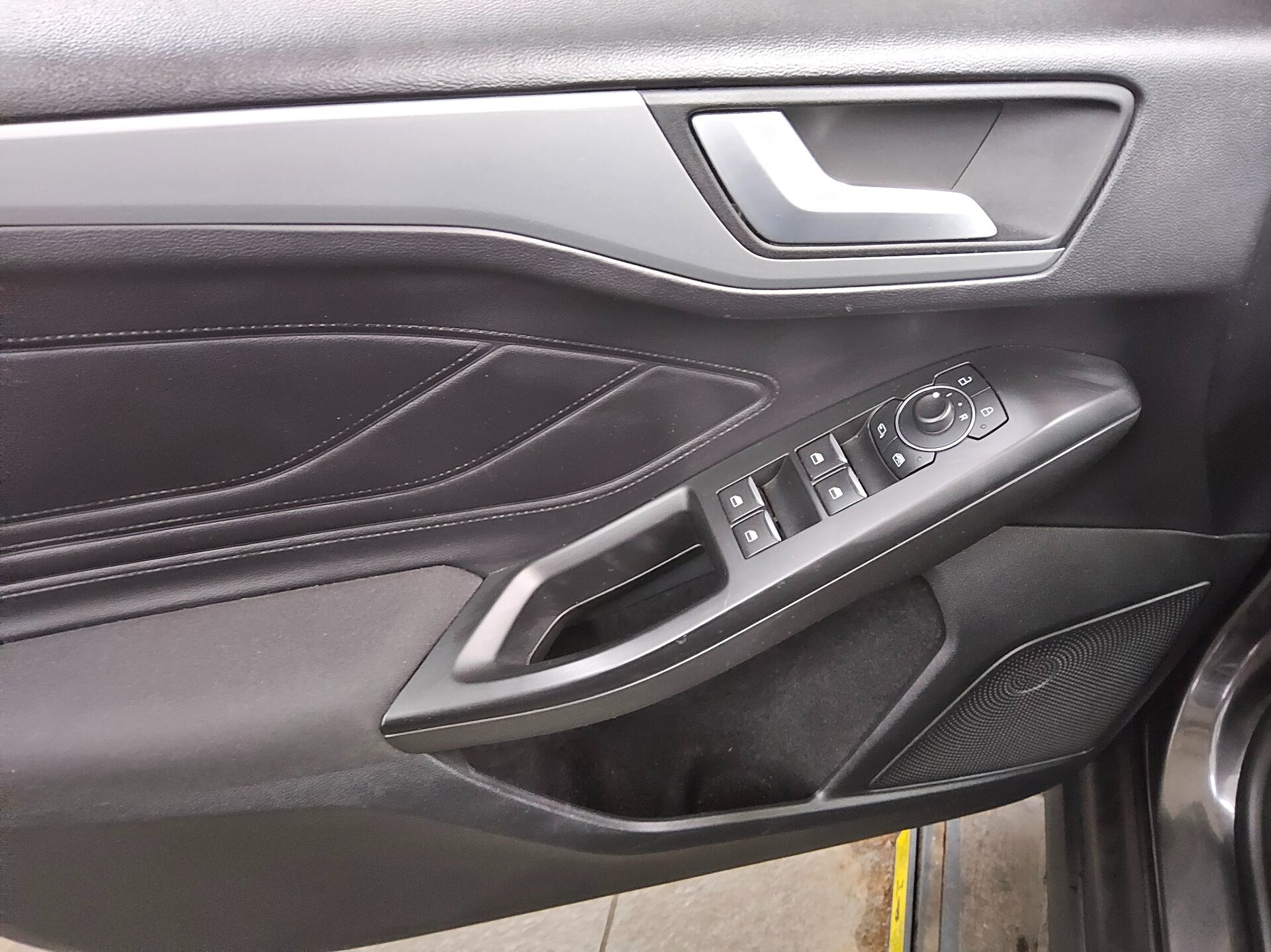 Ford Focus Turnier 1.5 EB Cool&Connect Navi LED AHK 9