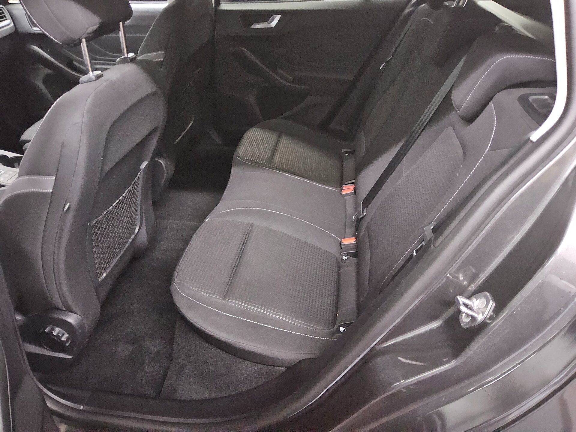 Ford Focus Turnier 1.5 EB Cool&Connect Navi LED AHK 13