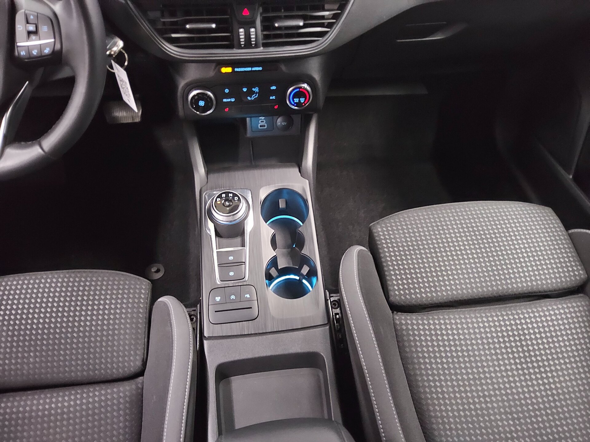Ford Focus Turnier 1.5 EB Cool&Connect Navi LED AHK 6