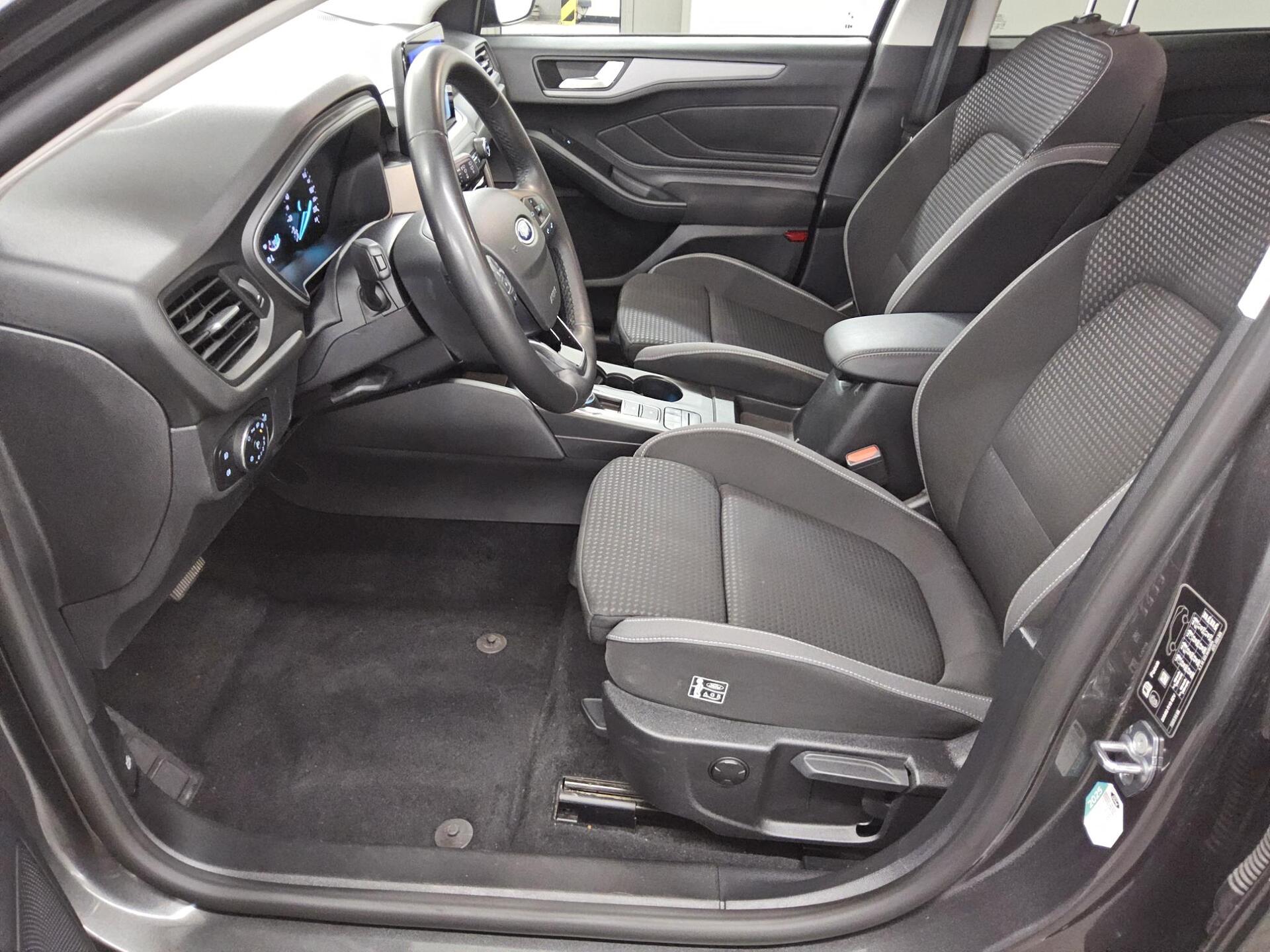 Ford Focus Turnier 1.5 EB Cool&Connect Navi LED Shz AHK PDC 8
