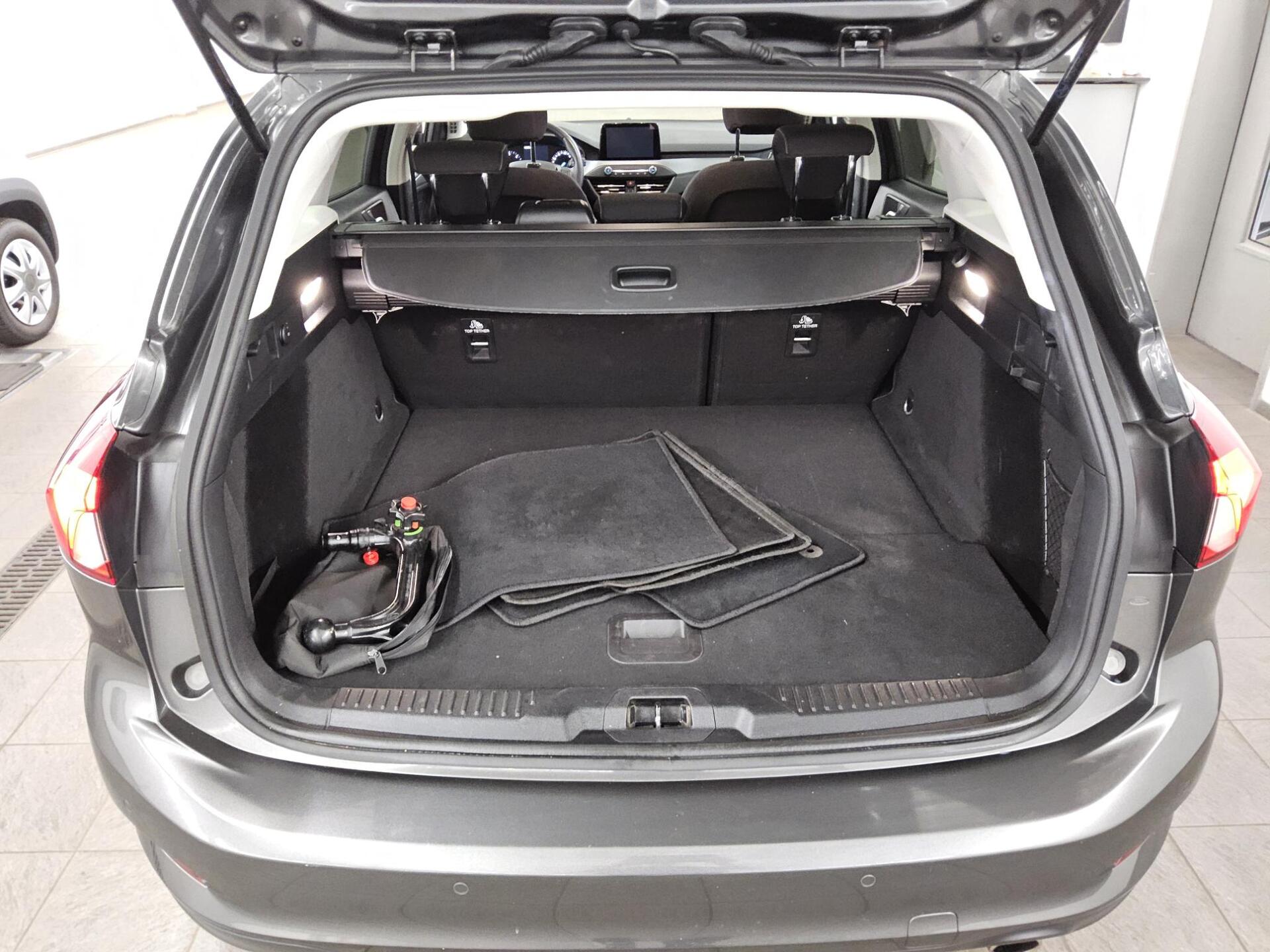 Ford Focus Turnier 1.5 EB Cool&Connect Navi LED Shz AHK PDC 11