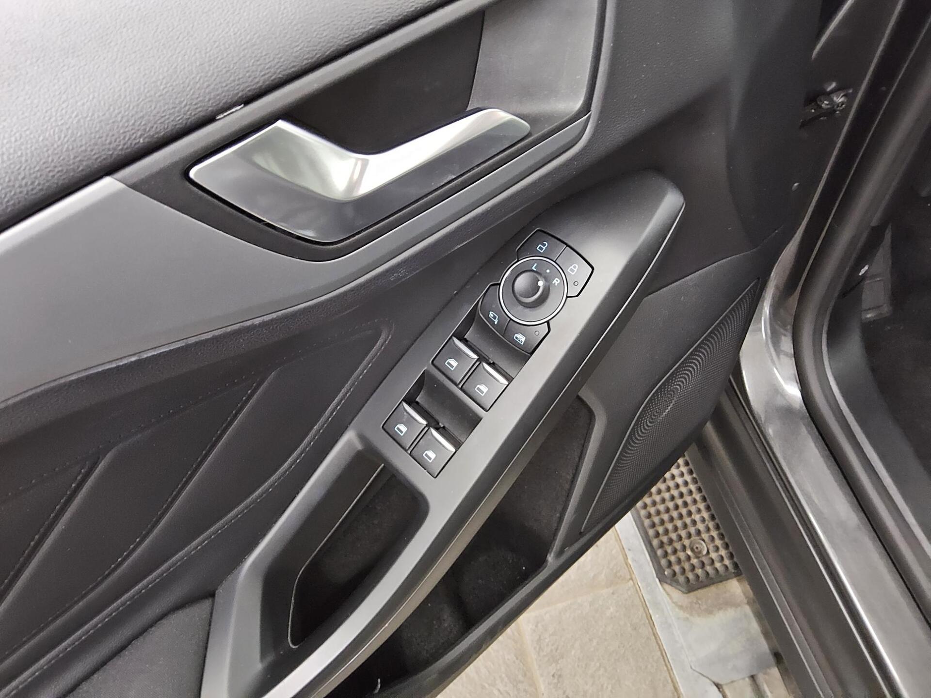 Ford Focus Turnier 1.5 EB Cool&Connect Navi LED Shz AHK PDC 9