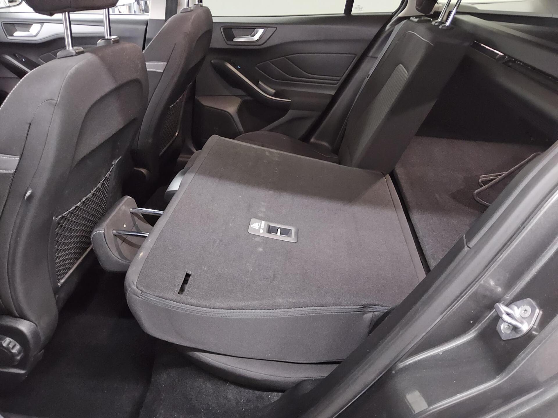 Ford Focus Turnier 1.5 EB Cool&Connect Navi LED Shz AHK PDC 12