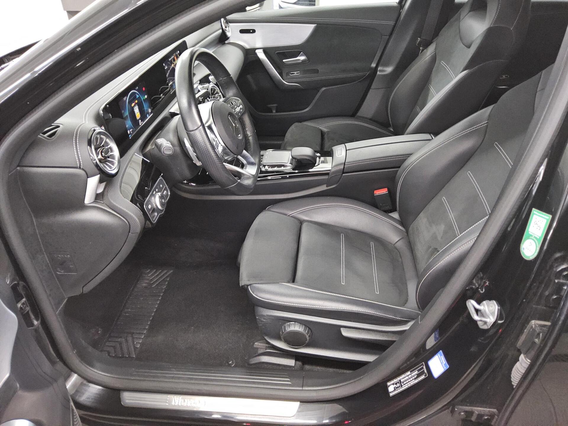 Mercedes-Benz A 200 d AMG-Line Navi LED Shz RFK 9