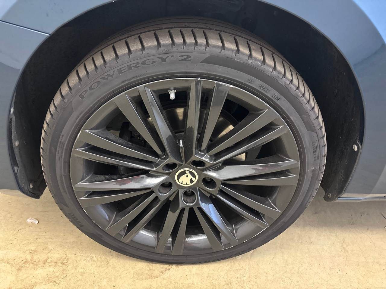Skoda Superb Kombi 2.0 TDI Style PANO STHZG. AHK 11