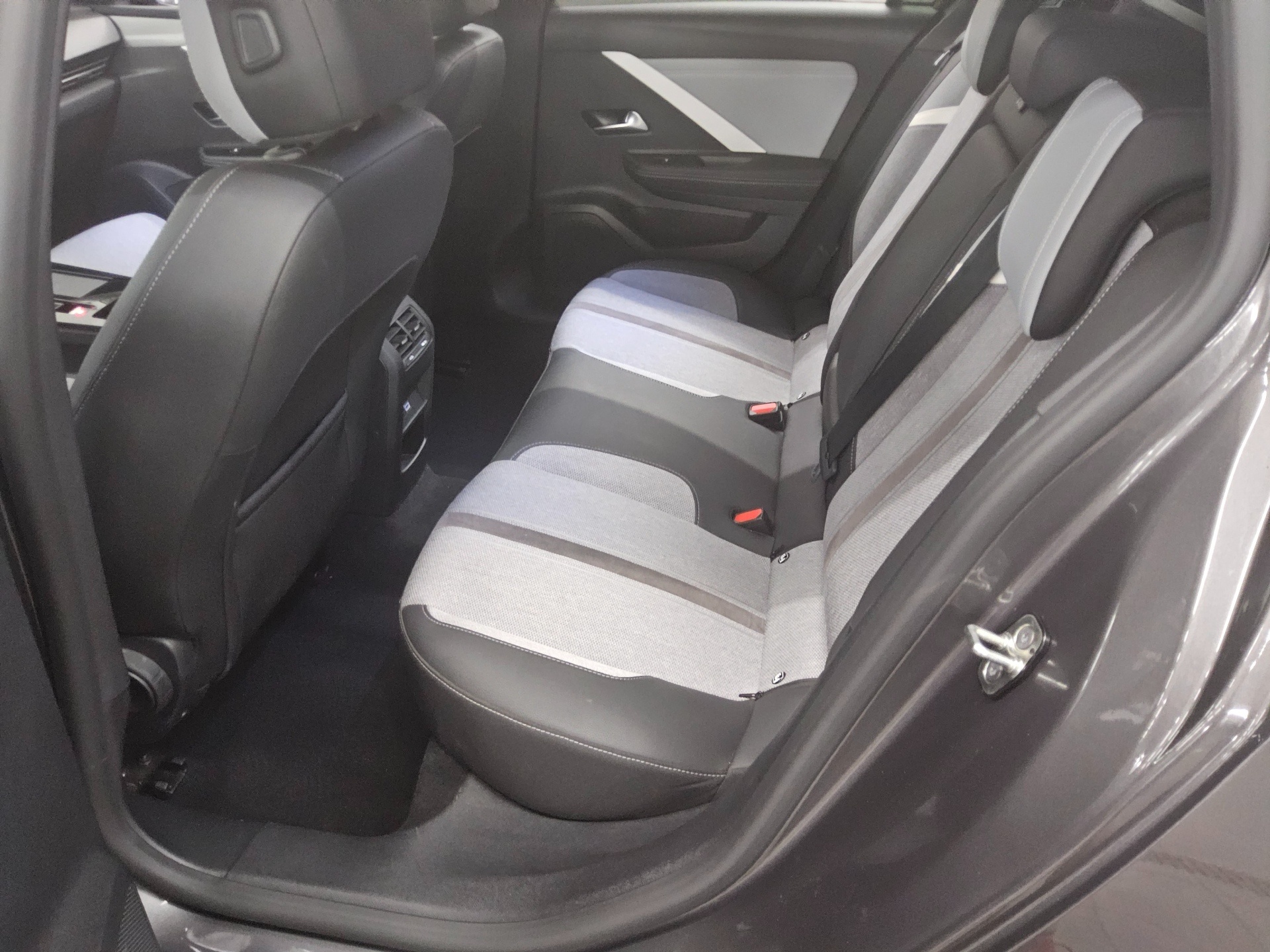 Opel Astra ST 1.5 D Elegance T-Leder Navi LED RFK AHK 13