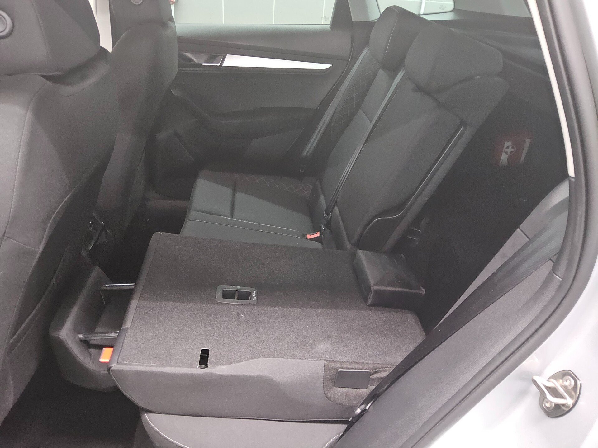 Skoda Karoq 2.0 TDI Ambition Navi LED ACC PDC 12