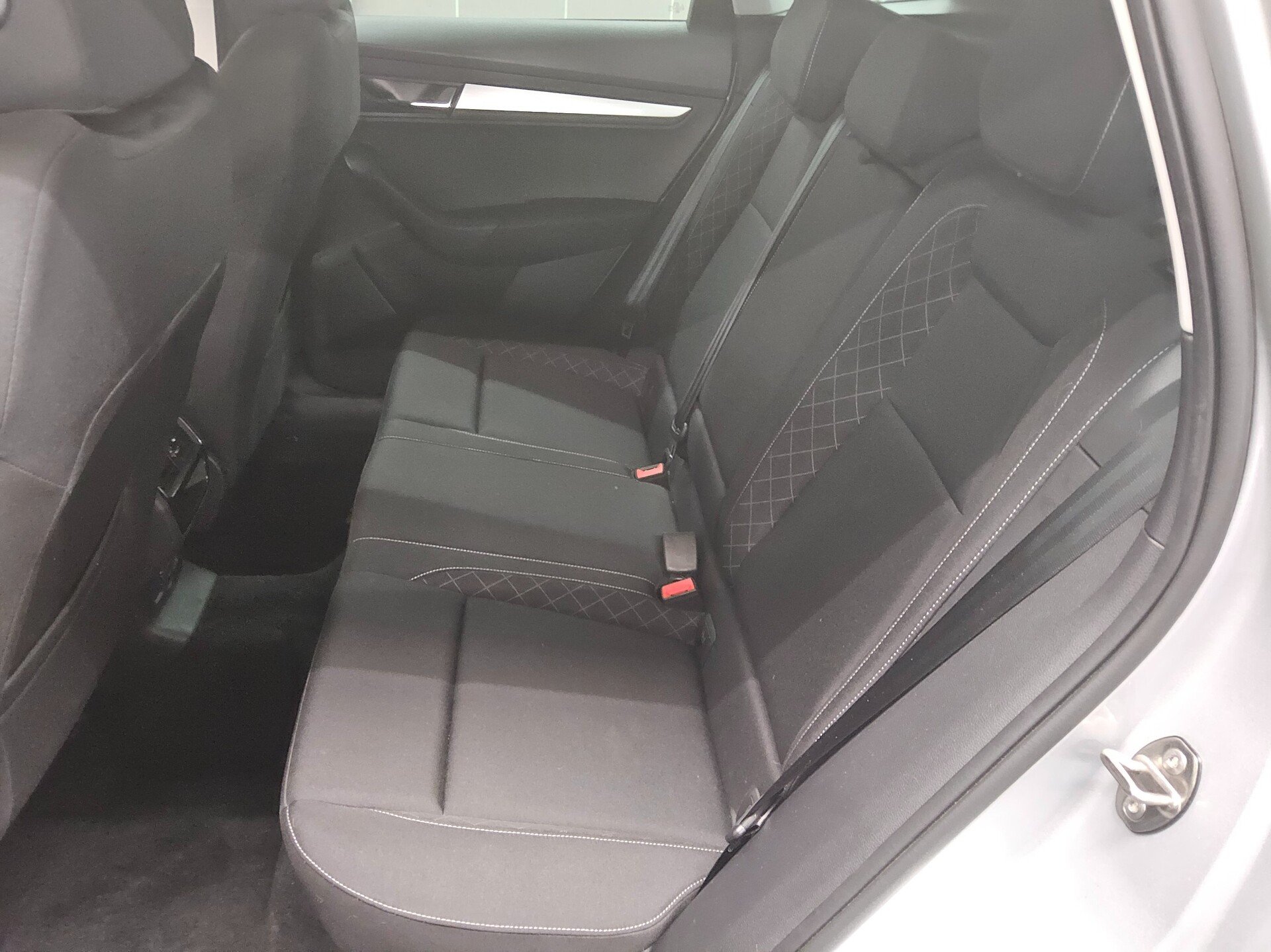 Skoda Karoq 2.0 TDI Ambition Navi LED ACC PDC 13