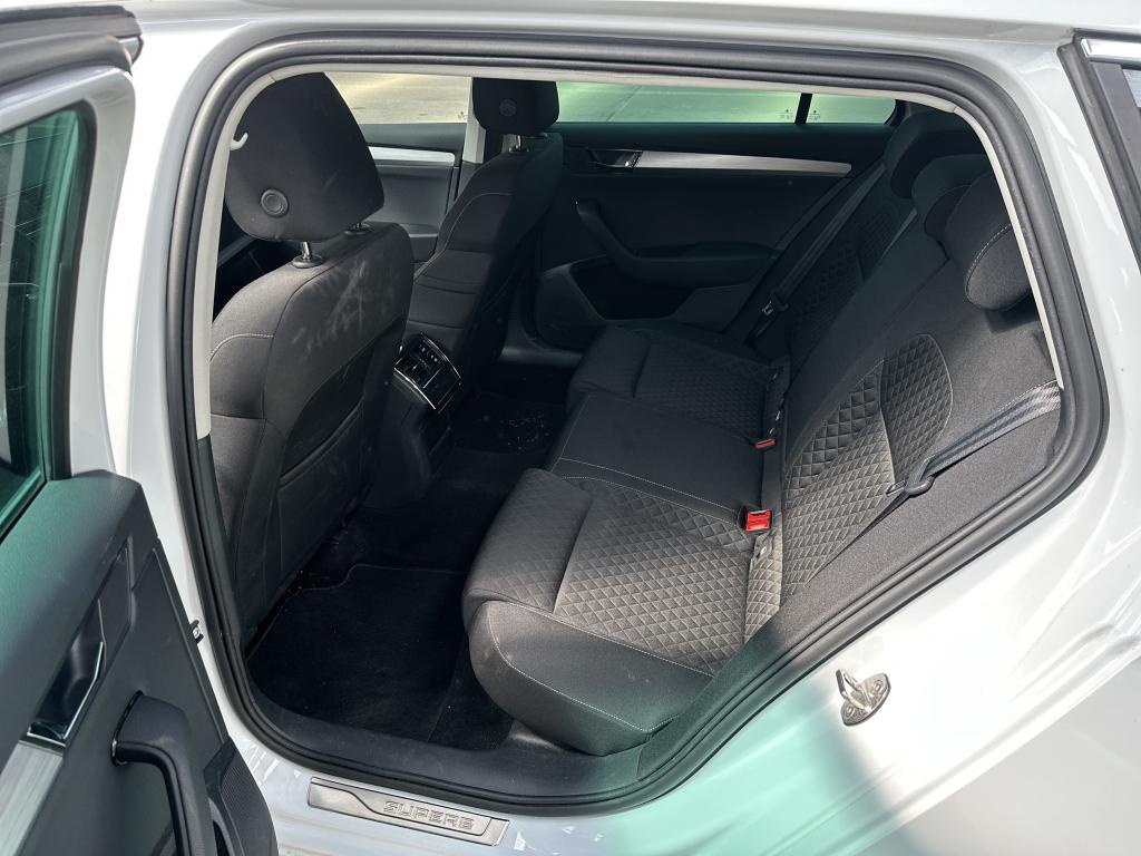 Skoda Superb Kombi 2.0 TDI Ambition NAVI KLIMAAUT LED PDC ACC 7