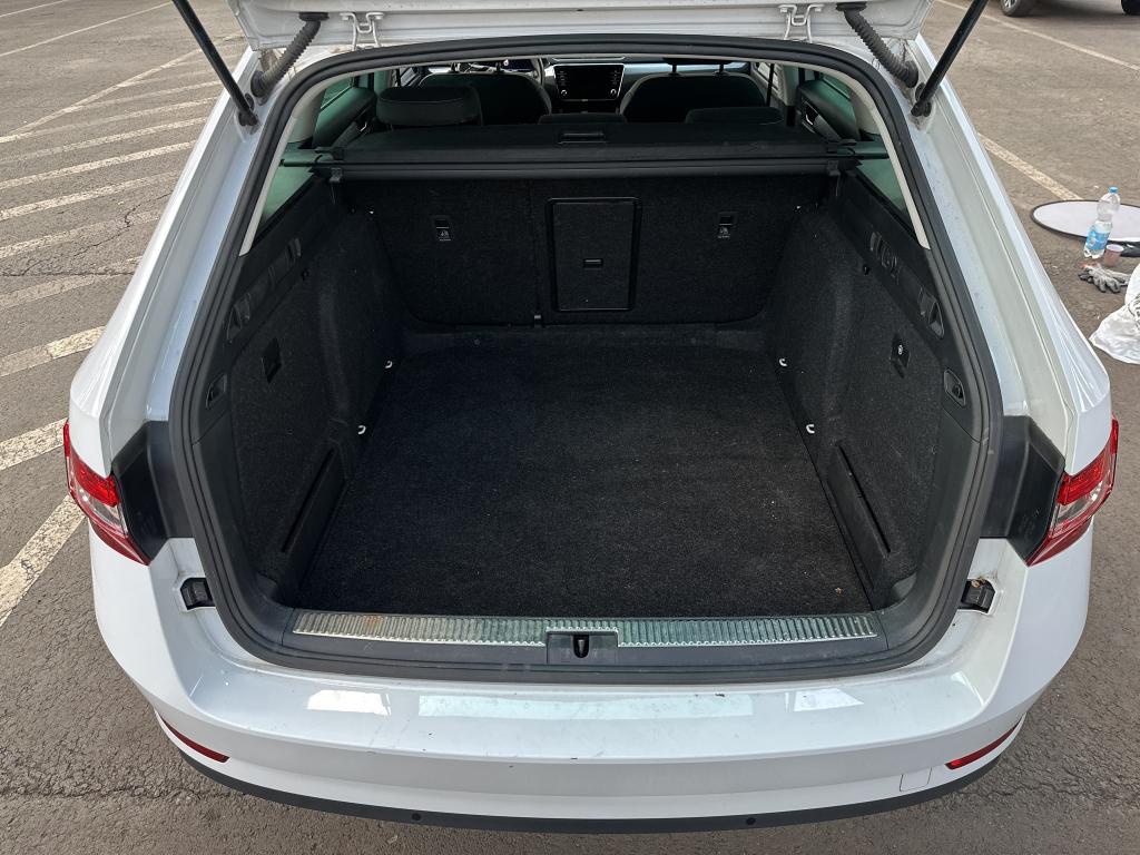 Skoda Superb Kombi 2.0 TDI Ambition NAVI KLIMAAUT LED PDC ACC 10
