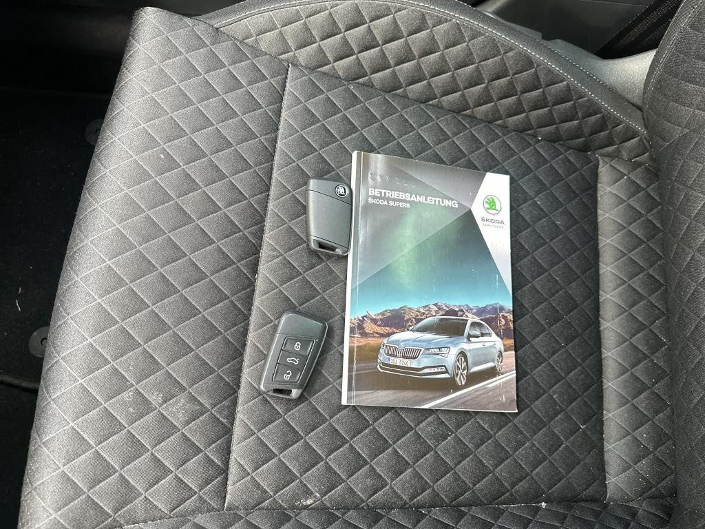 Skoda Superb Kombi 2.0 TDI Ambition NAVI KLIMAAUT LED PDC ACC 9