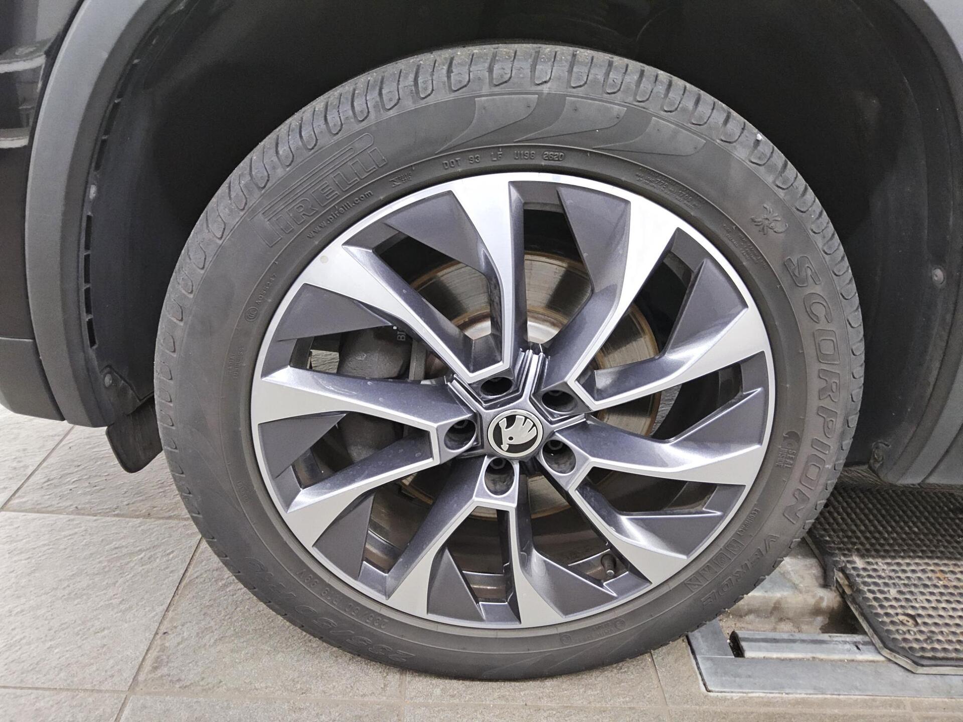 Skoda Kodiaq 2.0 TDI 4x4 Drive Navi LED Shz Canton AHK 360° 11