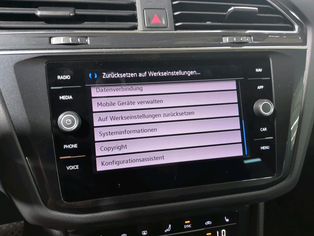 Volkswagen Tiguan 2.0 TDI Life NAVI LED SHZ PDC AHK 10