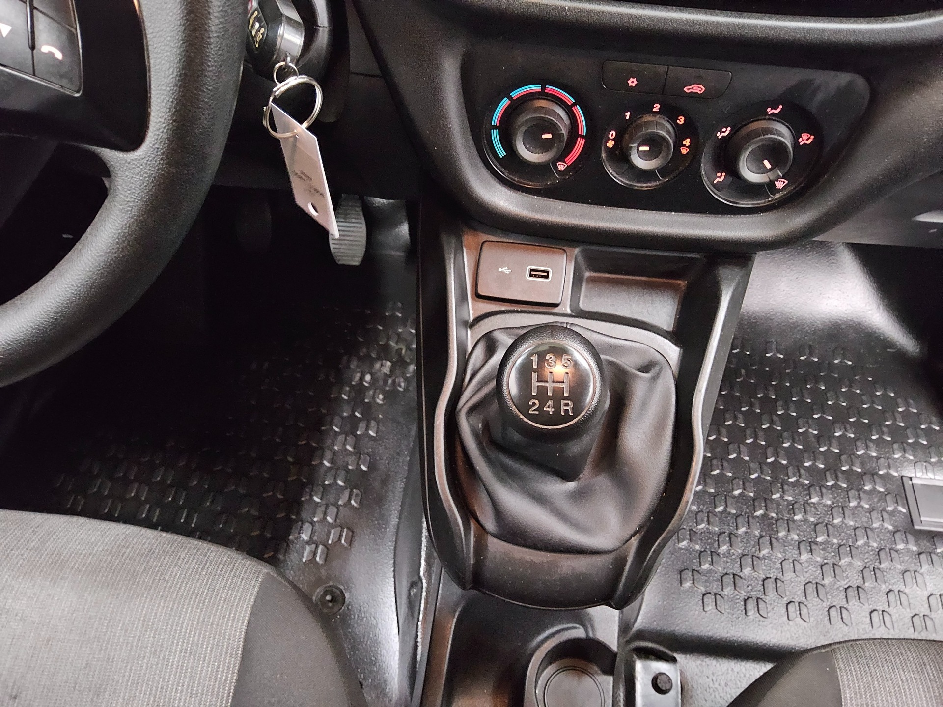 Fiat Doblo Cargo 1.3 Multijet Regale PDC BT USB Klima 6