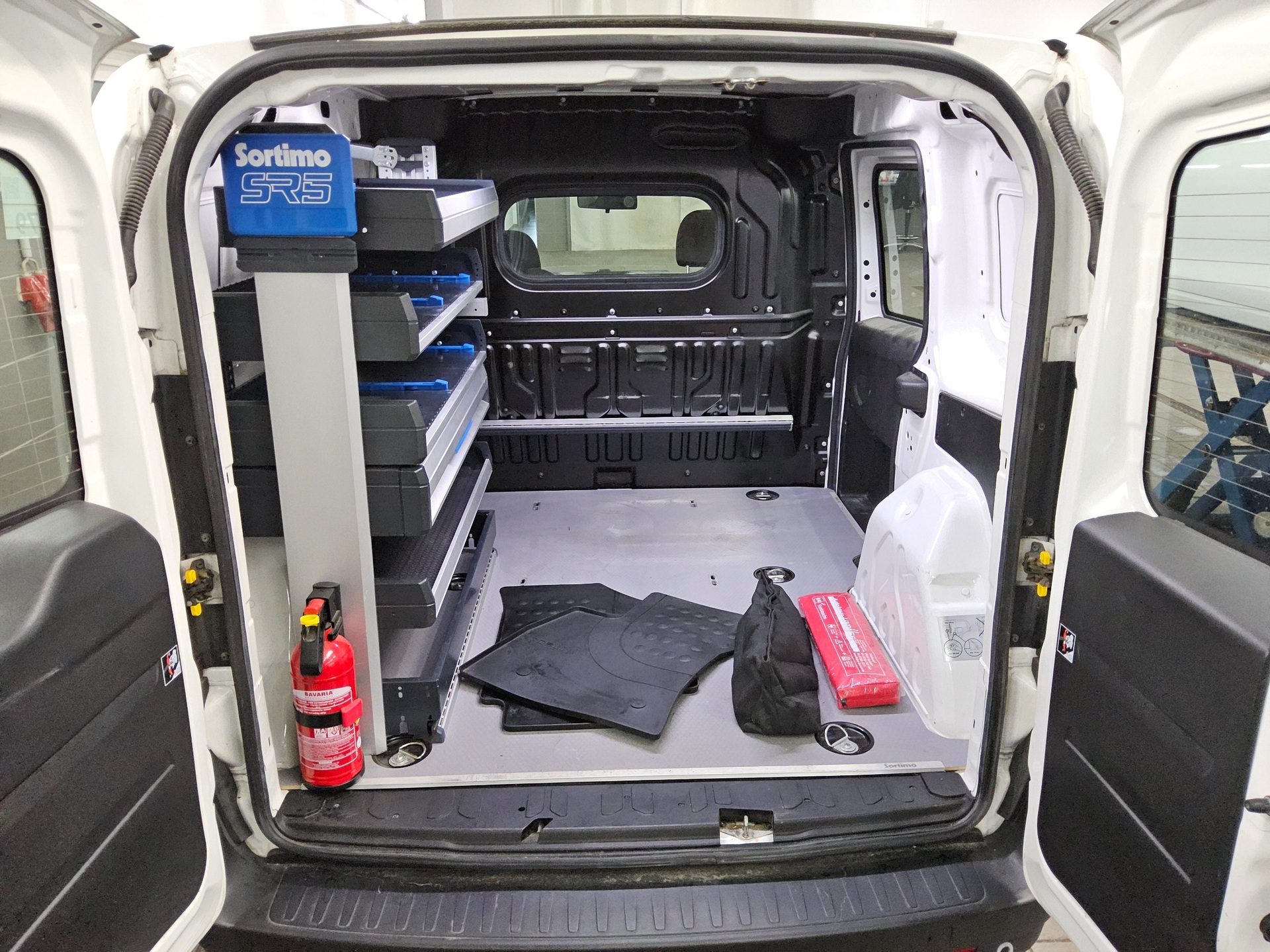 Fiat Doblo Cargo 1.3 Multijet Regale PDC BT USB Klima 11