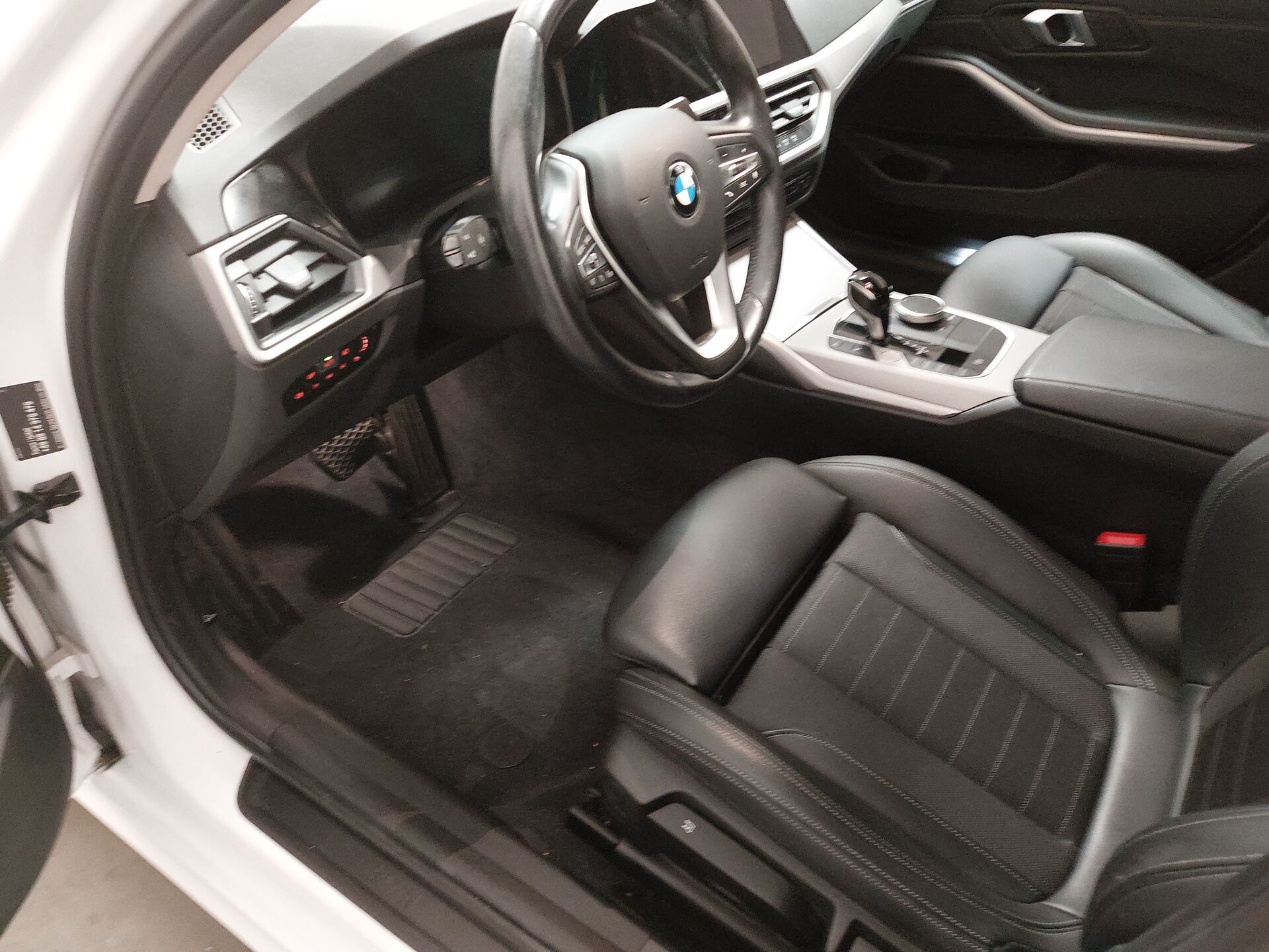 BMW 318 Advantage T-Leder Navi LC Pro HuD 8
