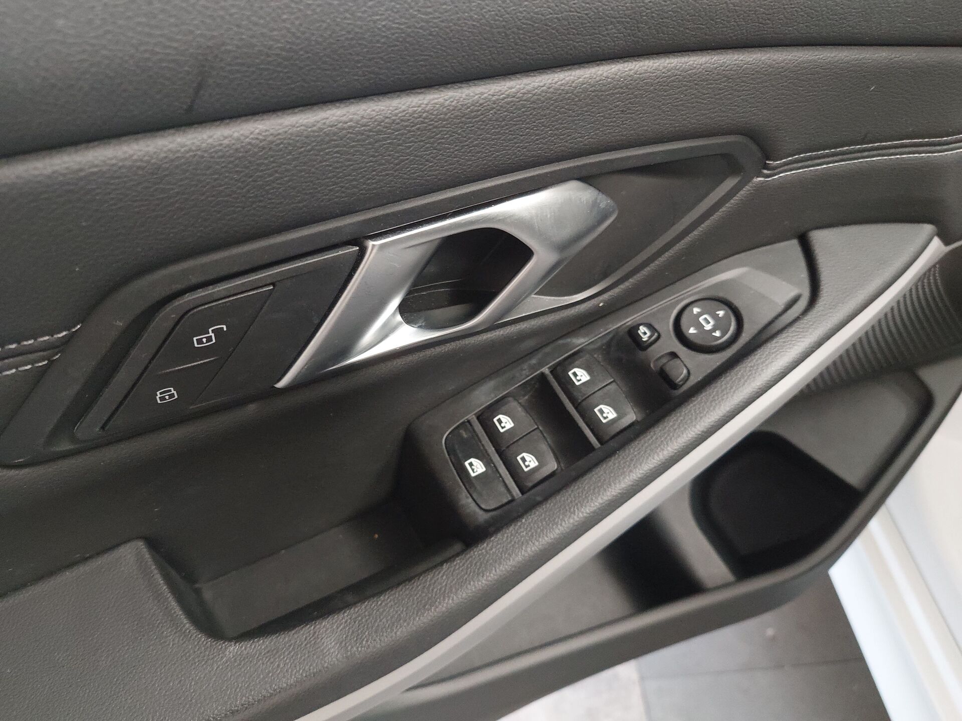 BMW 318 Advantage T-Leder Navi LC Pro HuD 10