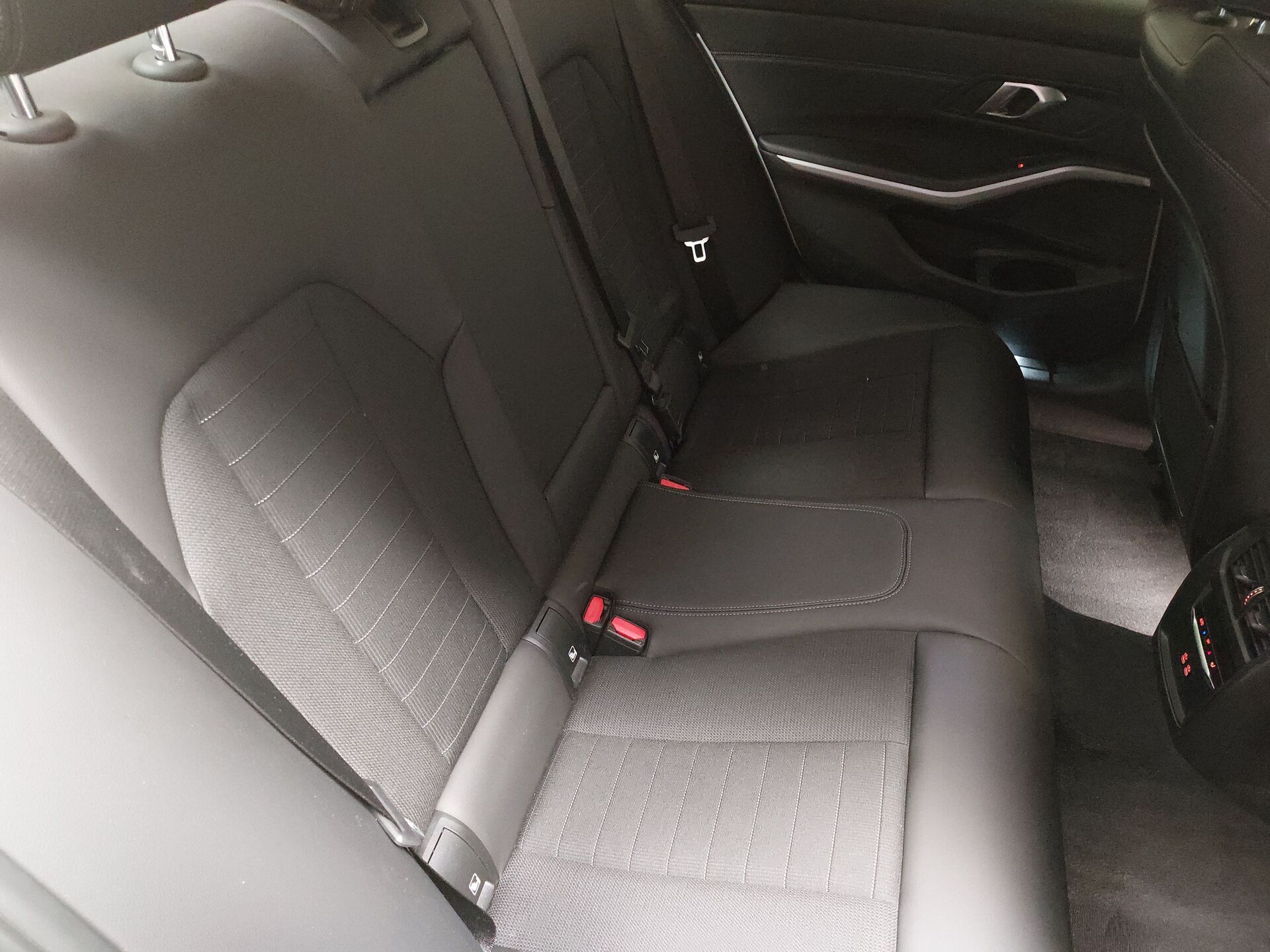 BMW 318 Advantage T-Leder Navi LC Pro HuD 13