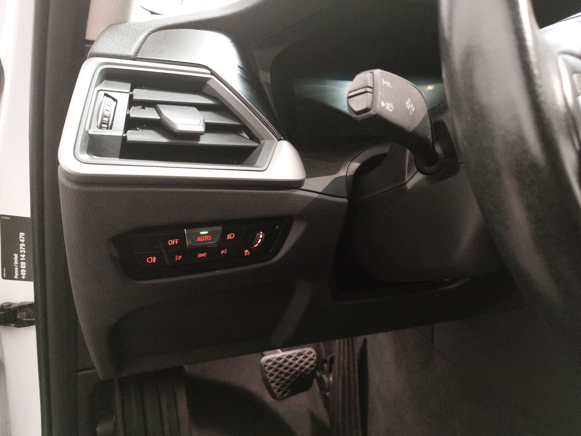 BMW 318 Advantage T-Leder Navi LC Pro HuD 9