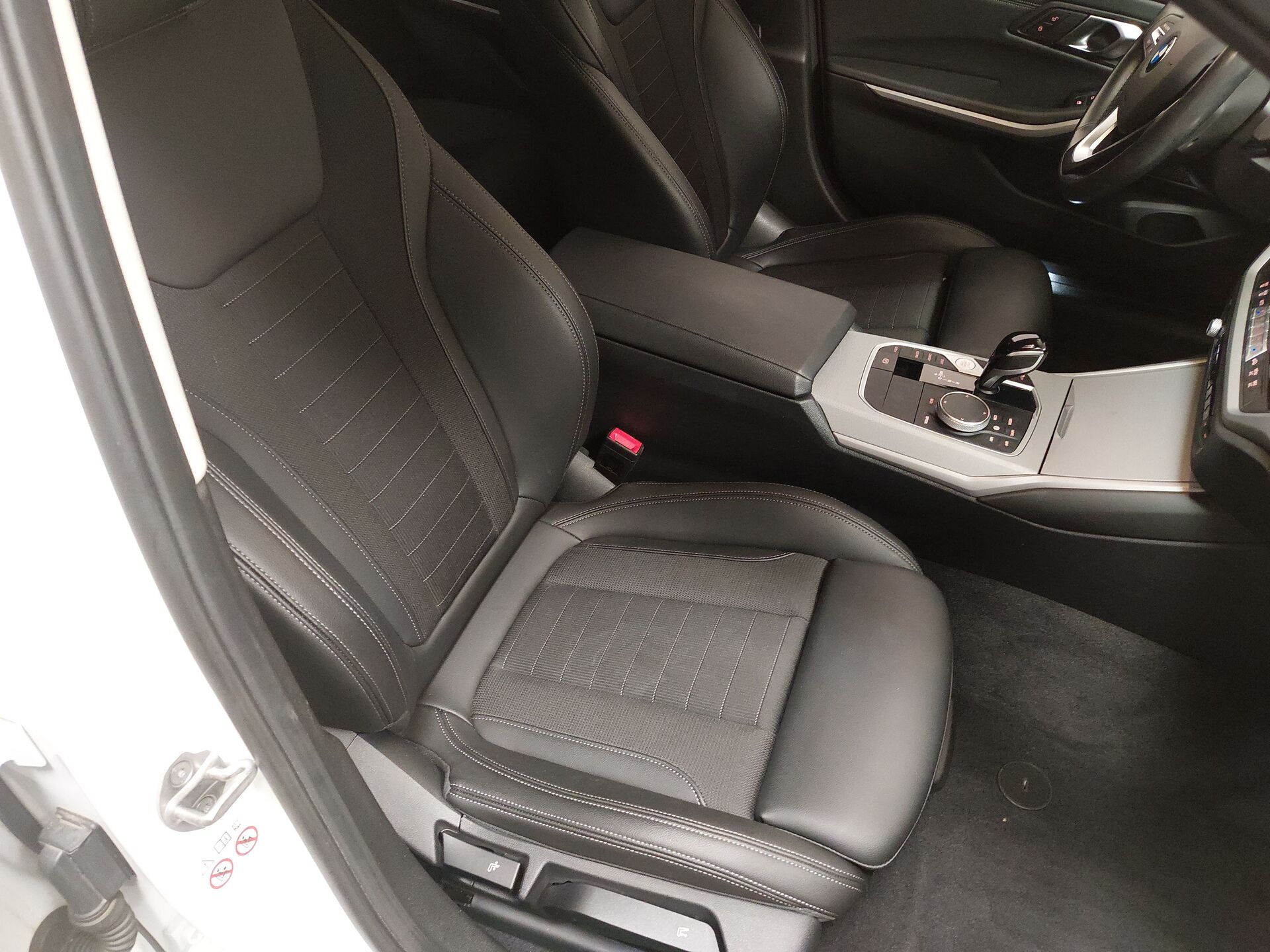 BMW 318 Advantage T-Leder Navi LC Pro HuD 11