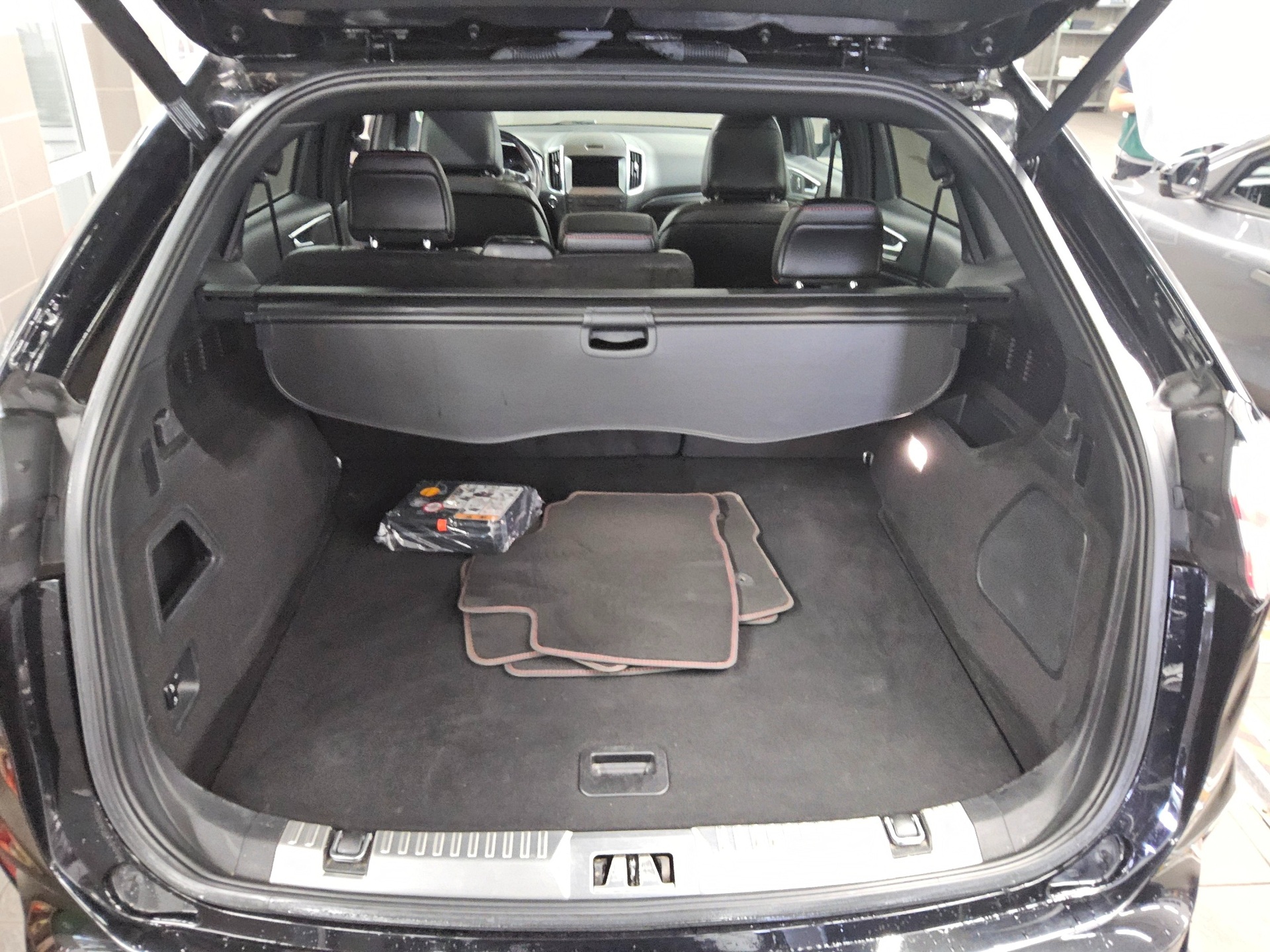 Ford Edge 2.0 EB ST-Line Navi Matrix Pano ACC AHK 11