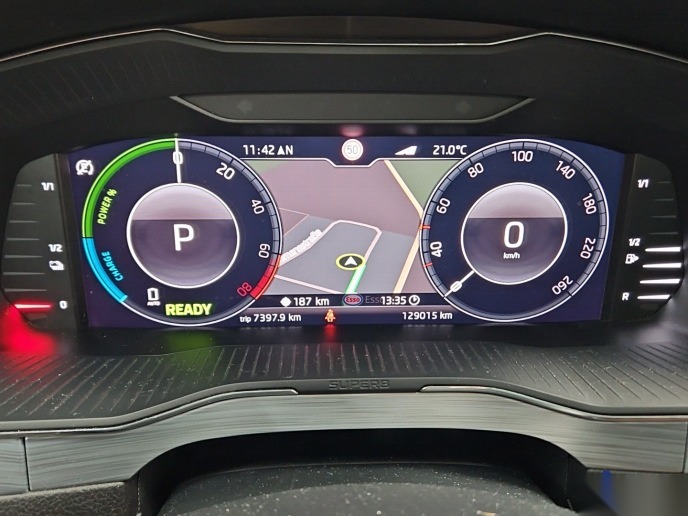 Skoda Superb NAVI LED AID SHZ PANO 7