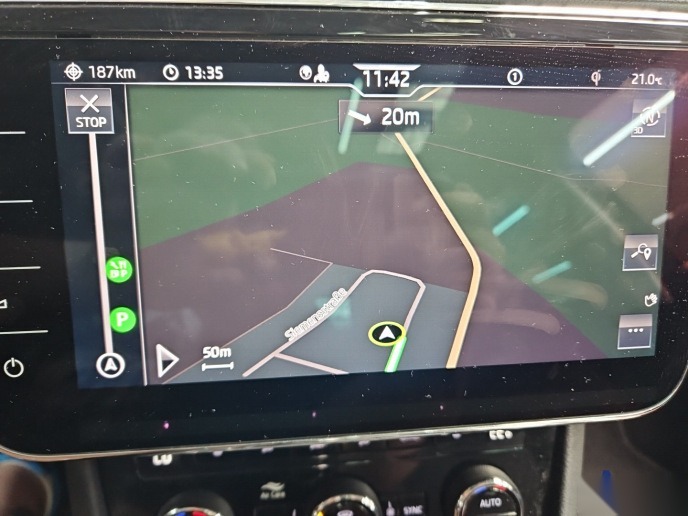 Skoda Superb NAVI LED AID SHZ PANO 8