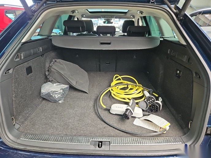 Skoda Superb NAVI LED AID SHZ PANO 10
