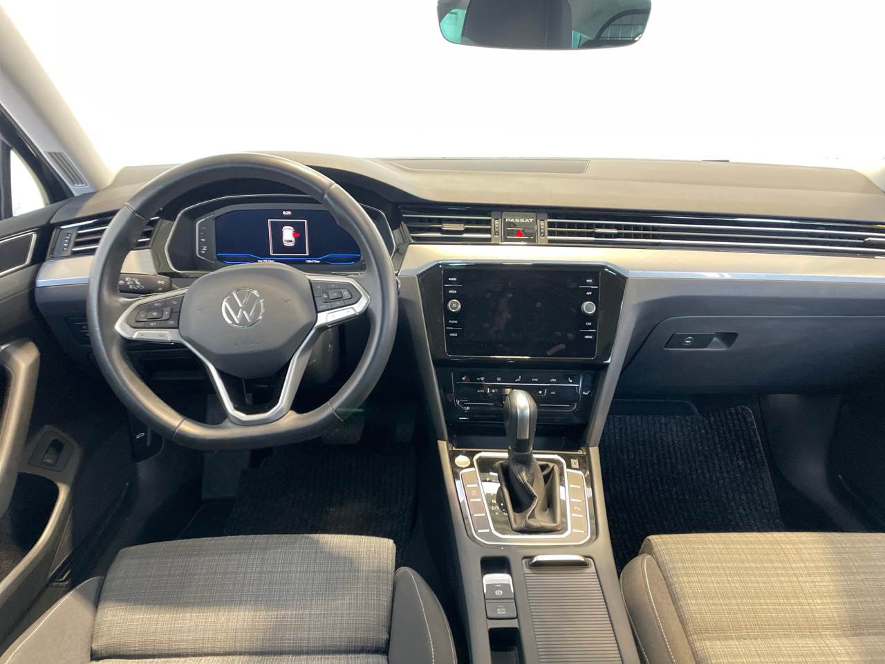 Volkswagen Passat Variant 2.0 TDI Business NAVI LED AID SHZ PDC 5
