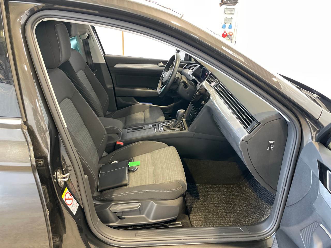 Volkswagen Passat Variant 2.0 TDI Business NAVI LED AID SHZ PDC 11