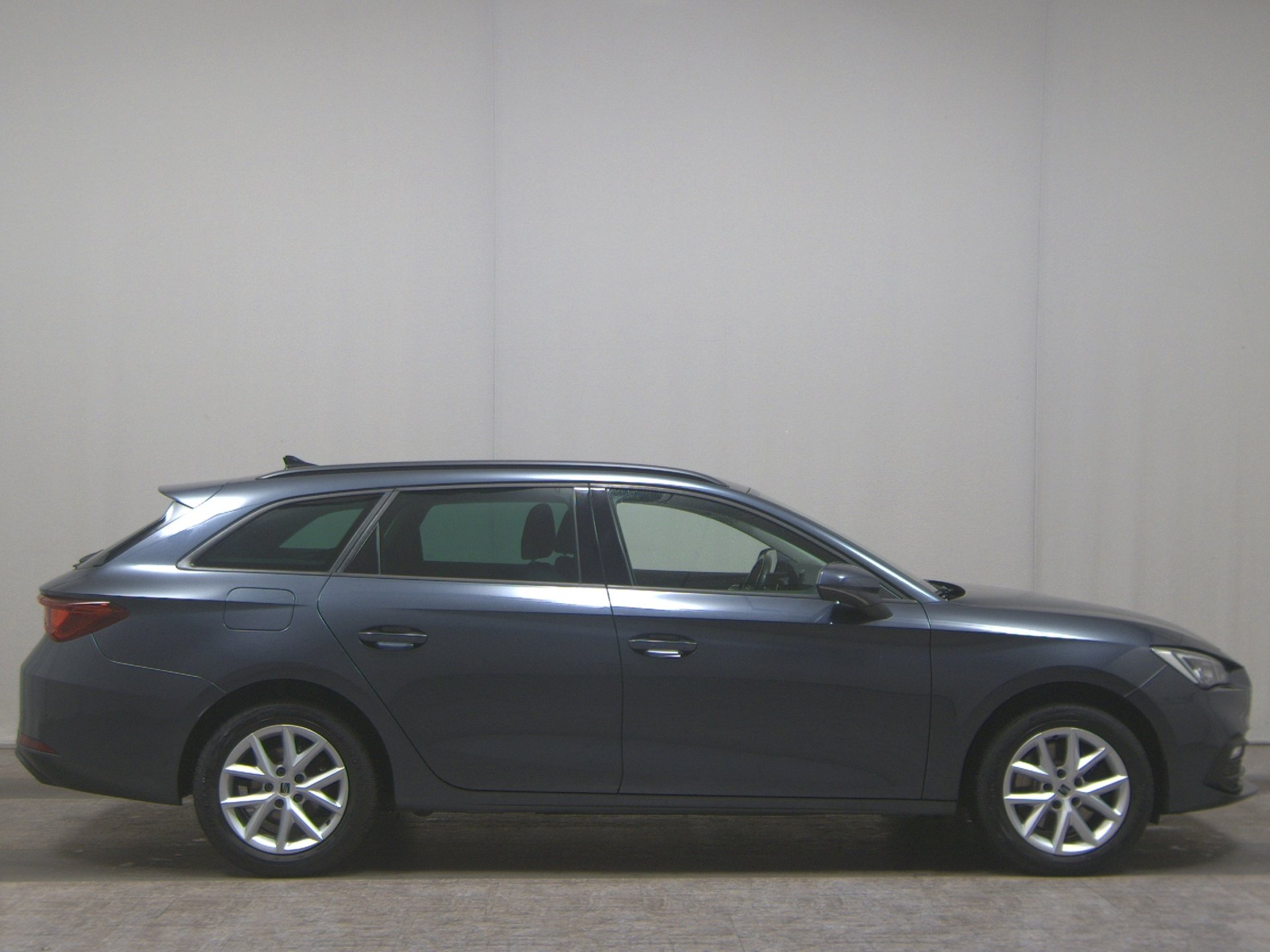 Seat Leon Sportstourer 2.0 TDI Style Navi LED AID Shz Beats AHK PDC