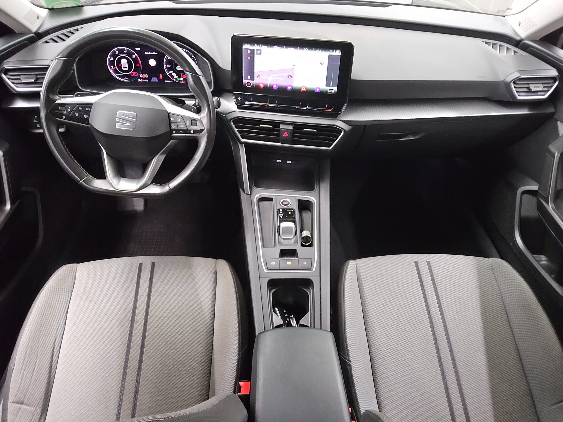 Seat Leon Sportstourer 2.0 TDI Style Navi LED AID Shz Beats  AHK PDC 5