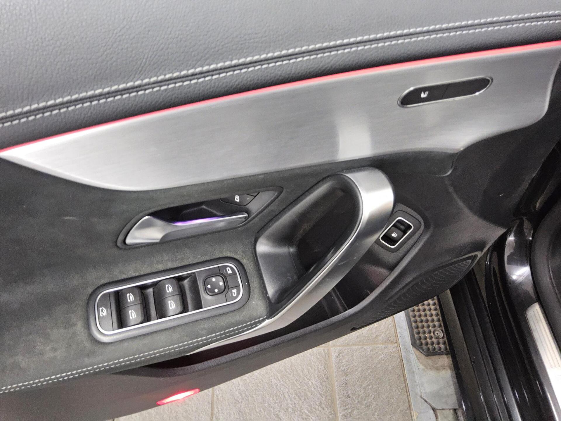 Mercedes-Benz CLA 250 e AMG-Line Night T-Leder Navi LED 10