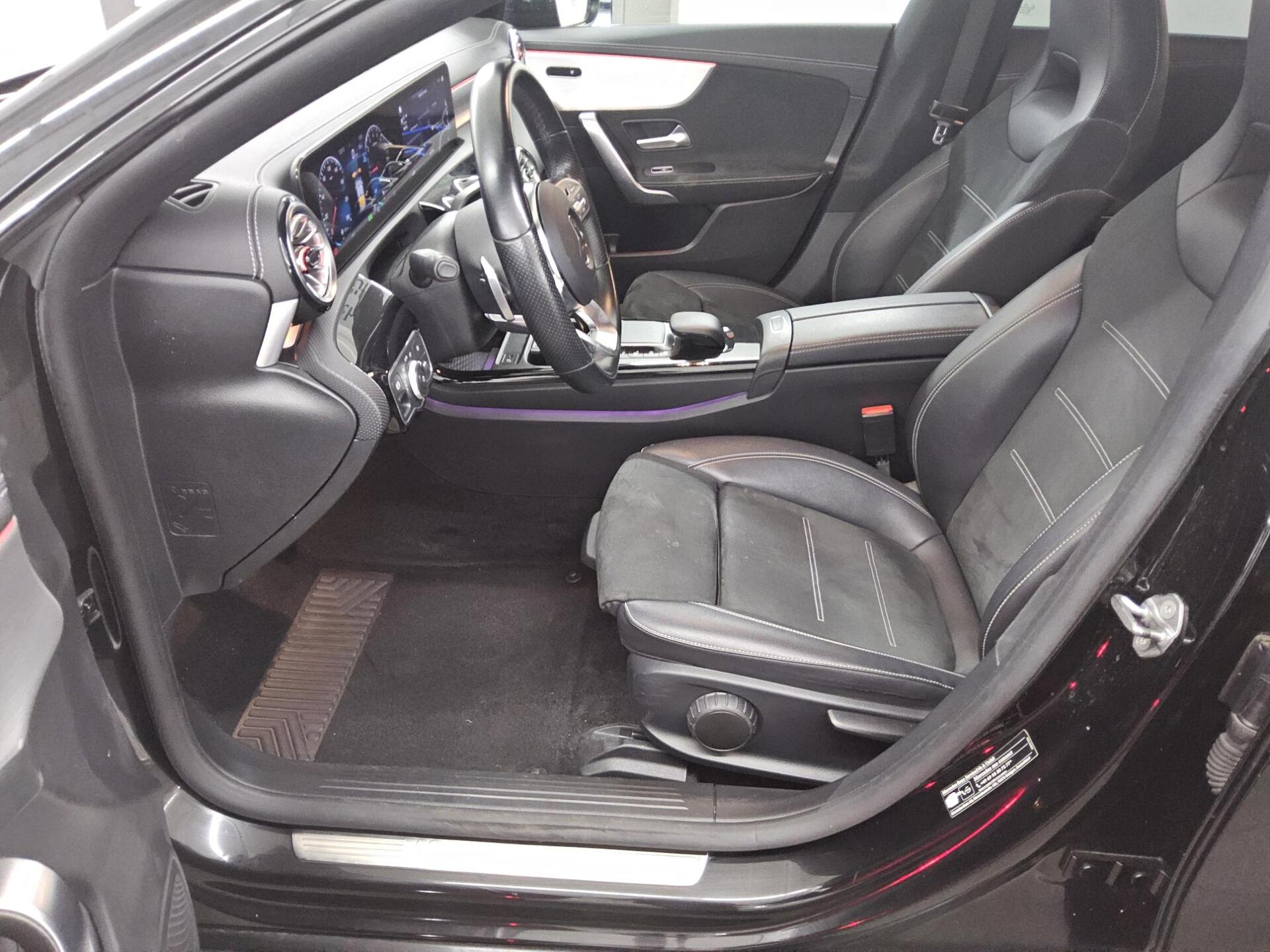 Mercedes-Benz CLA 250 e AMG-Line Night T-Leder Navi LED 9
