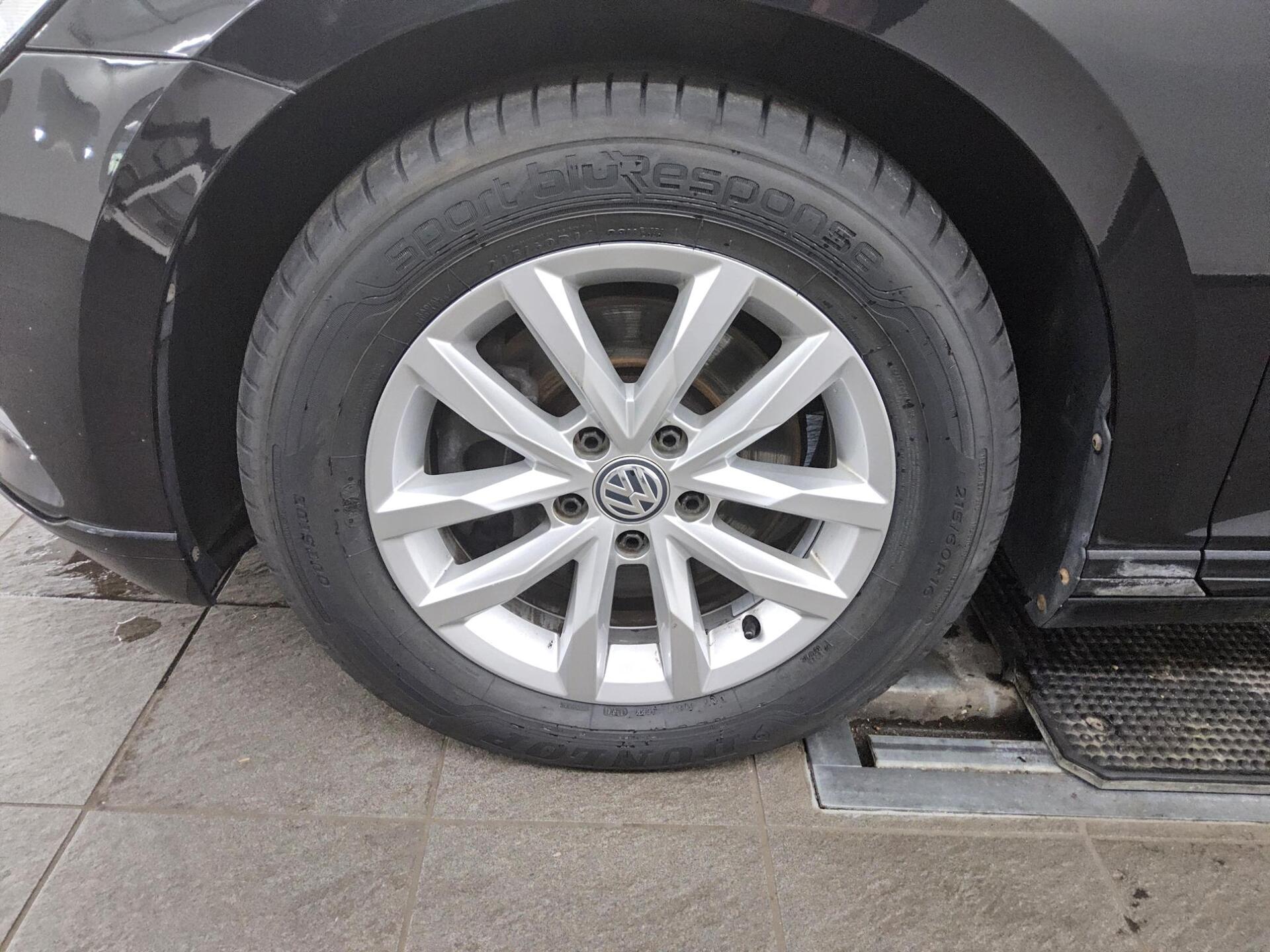 Volkswagen Passat 2.0 TDI Comf. Navi LED PDC SHZ ACC 10