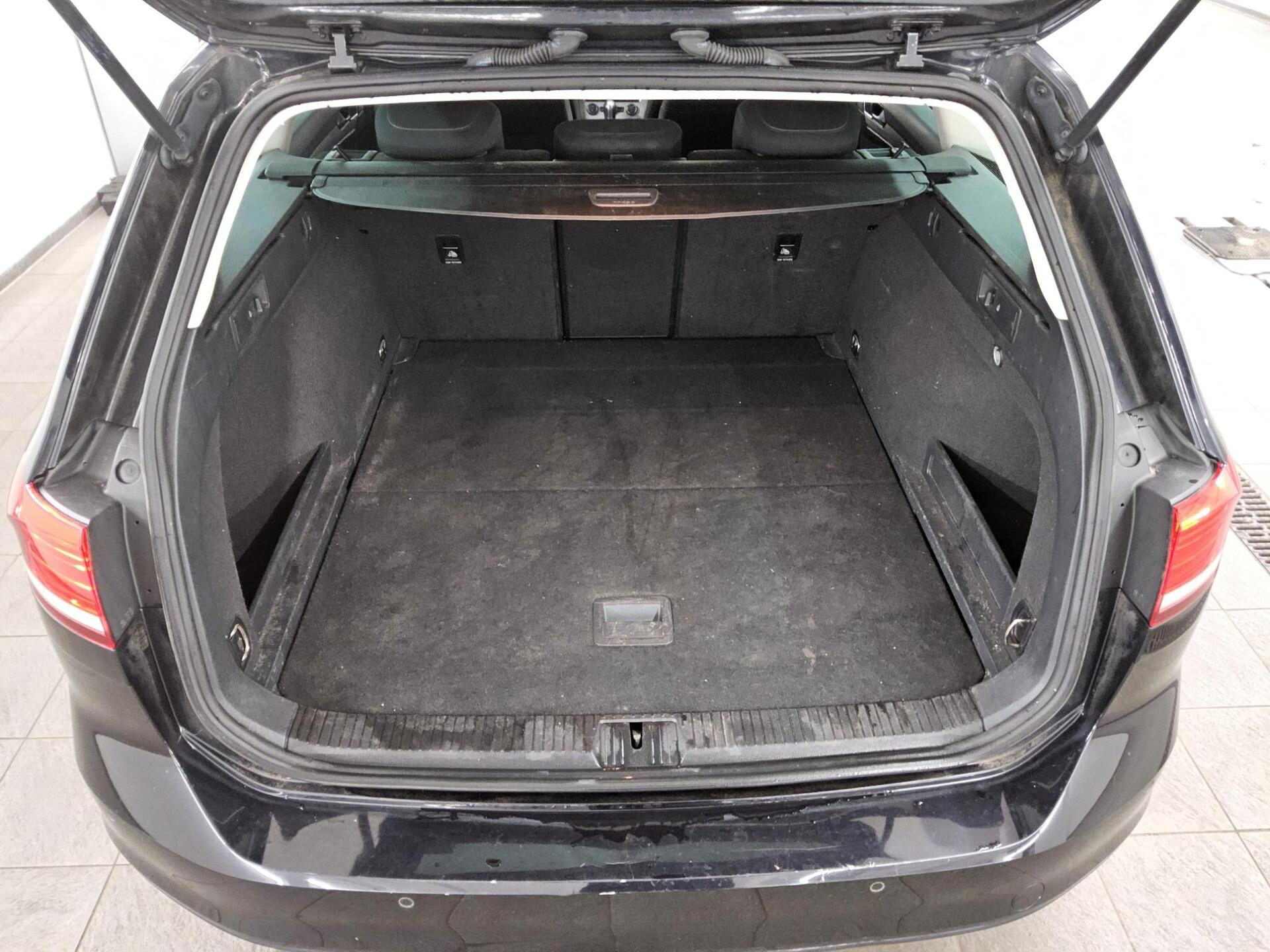 Volkswagen Passat 2.0 TDI Comf. Navi LED PDC SHZ ACC 11