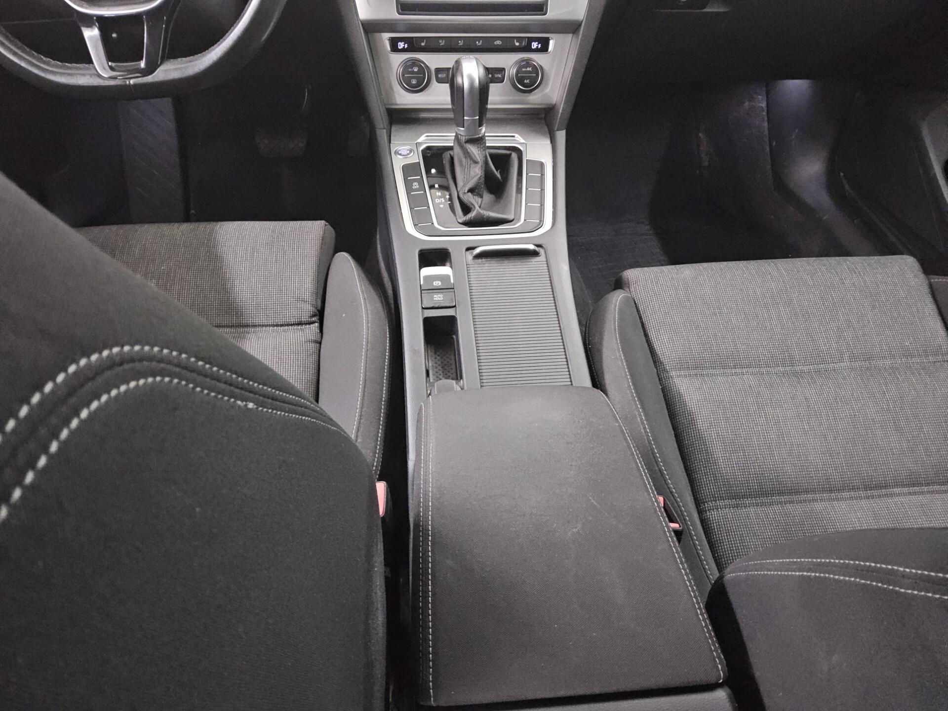 Volkswagen Passat 2.0 TDI Comf. Navi LED PDC SHZ ACC 6